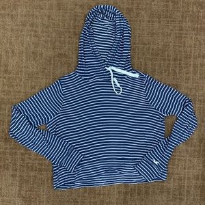 Hollister cropped hooded long sleeve shirt